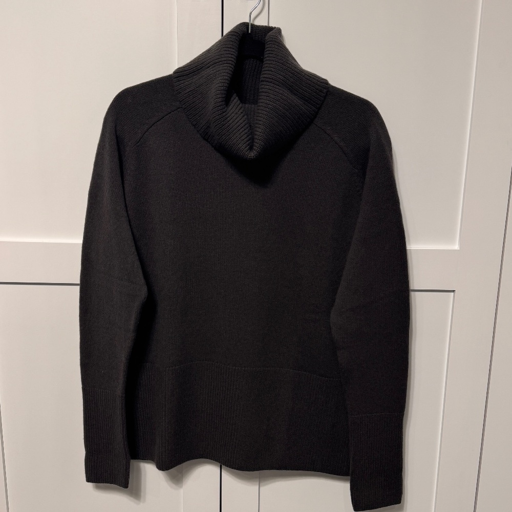 Athleta Wool Cashmere ASPEN Brown Turtleneck Sweater Medium